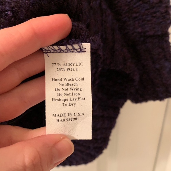 Super cute American Rag sweater - Picture 4 of 4